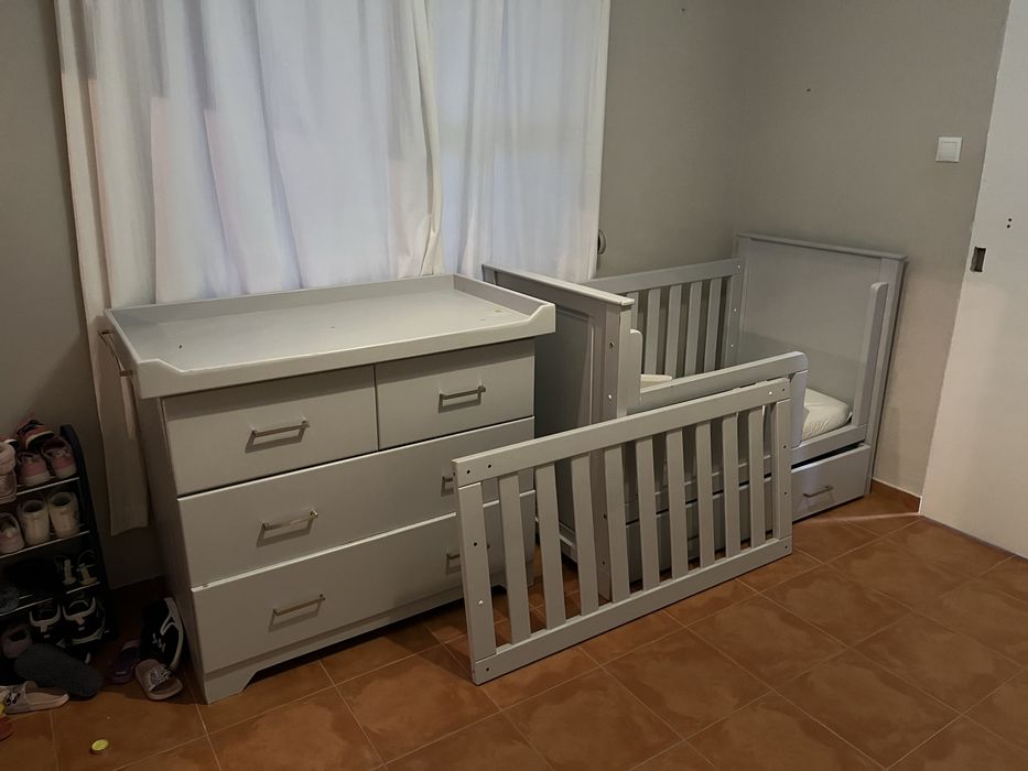 Berço para bebé com armario. cama de bebé