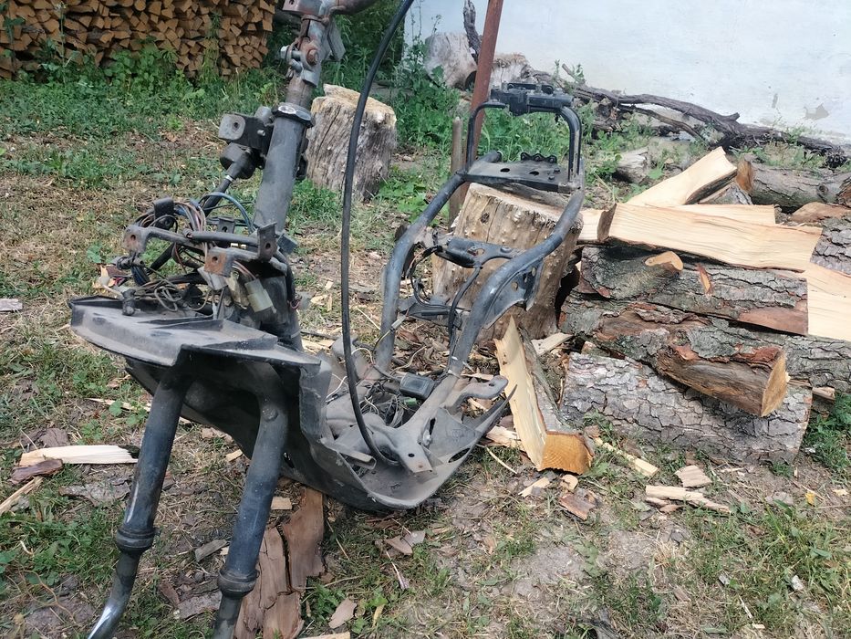 продам раму на Ямаха Джог Артистик фул з проводкой з усім що на фото рама цела