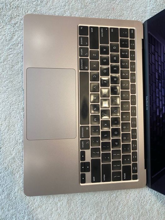 MacBook Air 2020/i7/16/512