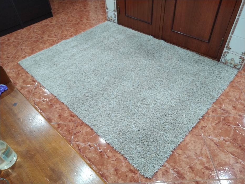 Tapete IKEA pelo curto branco-bege casa quarto apartamento vivenda.