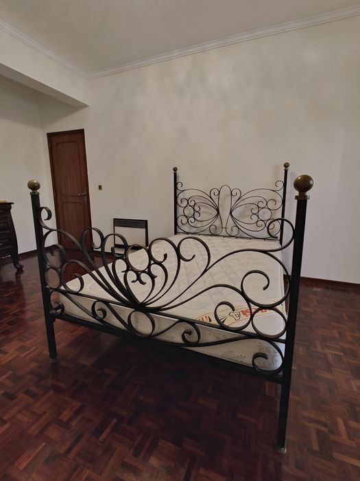 Cama de Vénus para Casal em Metal