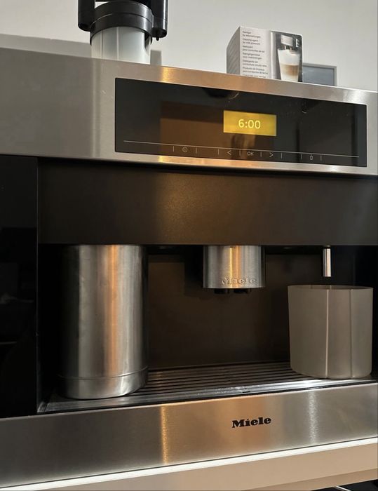 Вбудована кавомашинка Miele CVA 5065