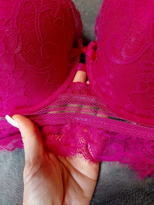 Яскравий бюстгальтер Hunkemoller.