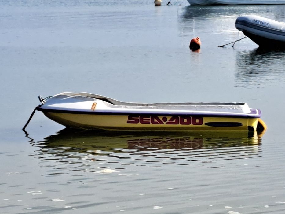 Barco auxiliar a remos