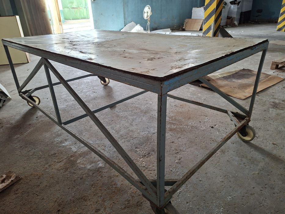 Bancada de trabalho com rodas