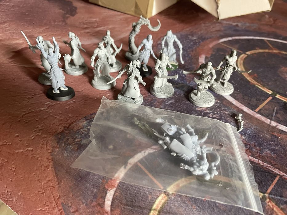 Figurki mrocznych kosmicznych elfów wydruki3d