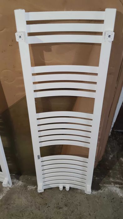 Grzejniki łazienkowe białe wieszakowe do łazienki.