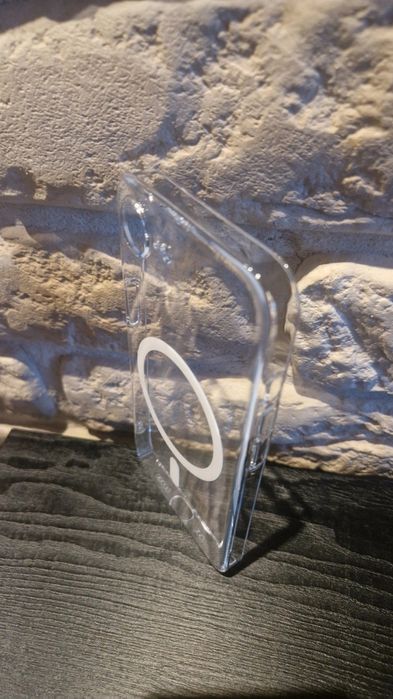 Benks Etui Magnetic Crystal (0047) do Iphone 16e / 17e + Szkło 9H Gratis
