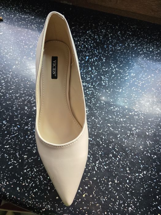 Buty na małym obcasie