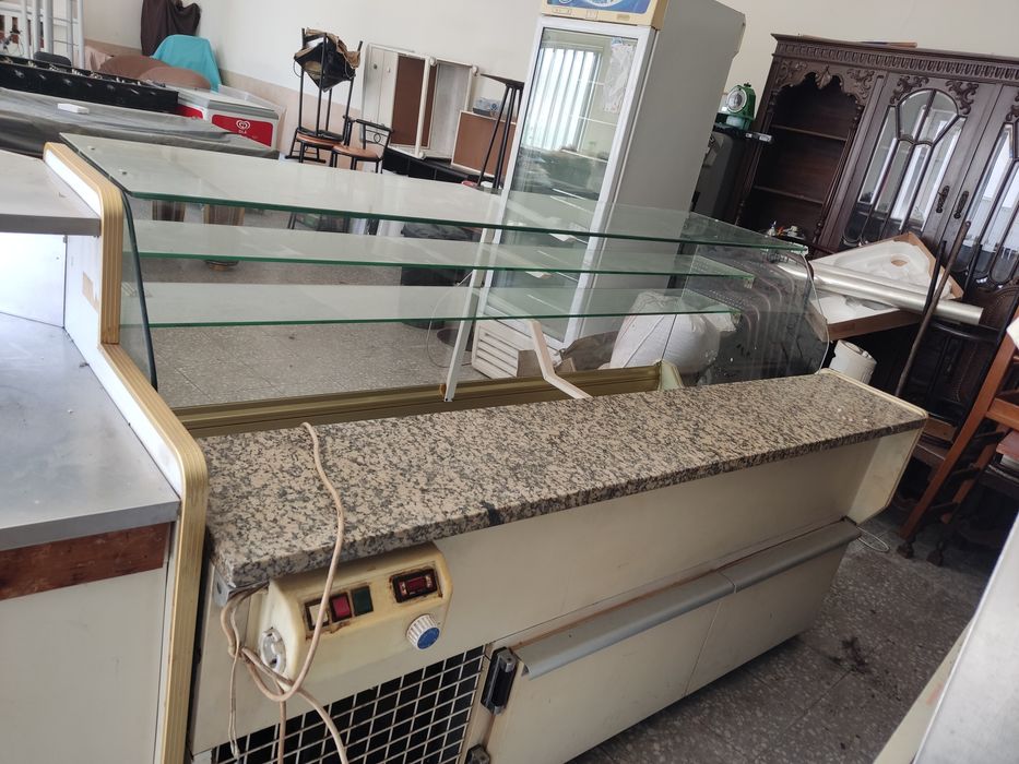 Balcão de frio para café