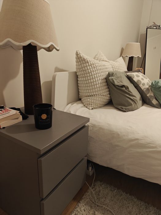Cama IKEA Askvoll + 2 Mesas Cabeceira MALM (oferta colchão)