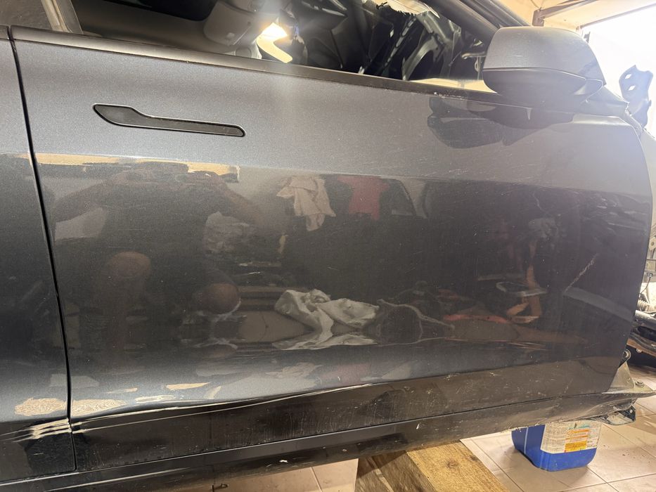 Двері tesla Model 3 PMNG сірі