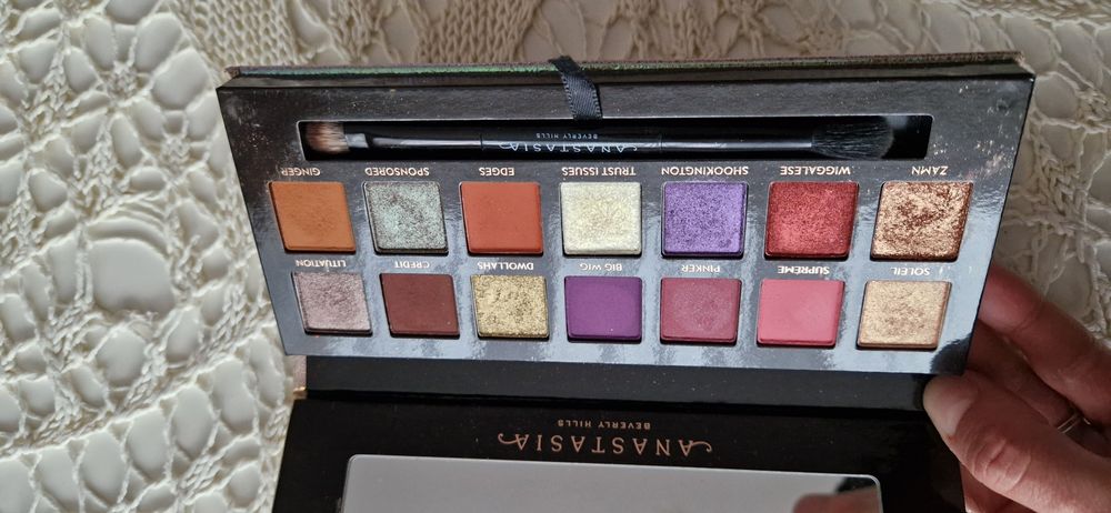 Anastasia Beverly Hills x Jackie Aina paleta