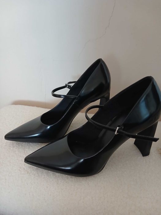 Sapatos novos da bershka