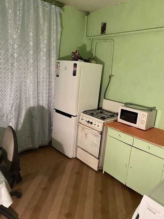 Сдам комнату в общежитии, на ЖБИ. ул Решитиловская, свет не откл.