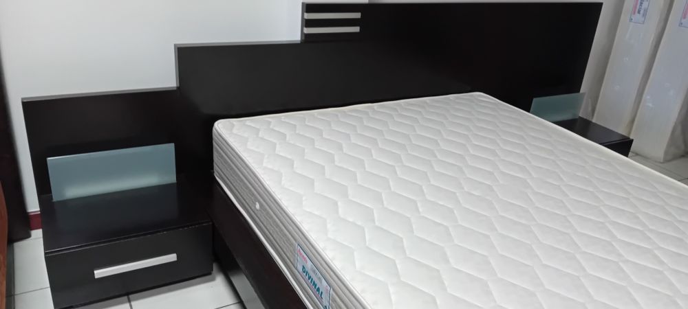 Cama de casal+Mesinhas cabeceira+colchão novo