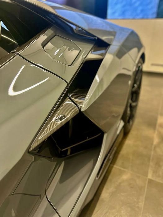 Lamborghini Revuelto 6.5 V12