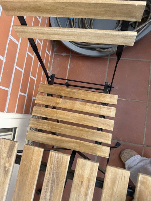 Conjunto de exterior- mesa e duas cadeiras
