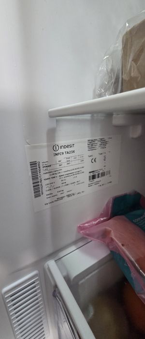 Frigorífico Combinado INDESIT INFC9 TA23X