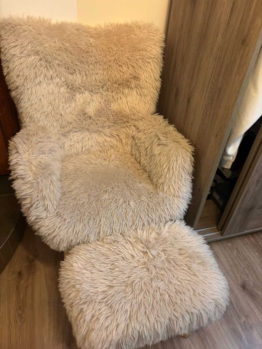 Fotel Uszak z podnóżkiem