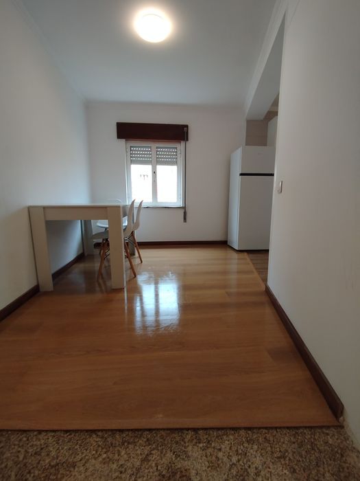 Casa T4 nova com estacionamento