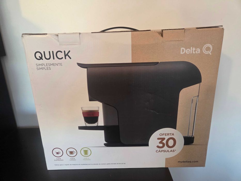 Máquina café Delta Q Quick c/ oferta conj. copos