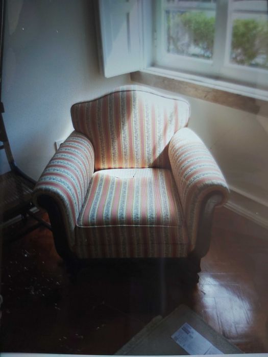 Sofás antigos de três e de um lugar