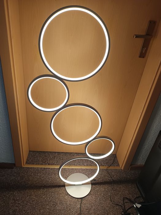 Lampa podłogowa LED