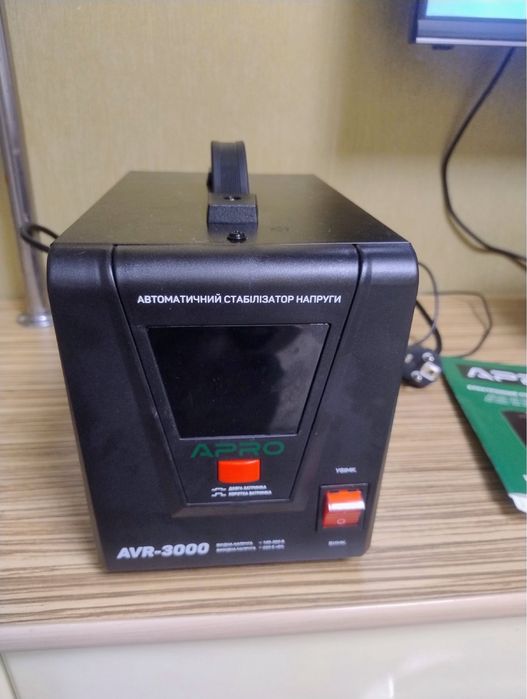 Продаю стабілізатор напруги