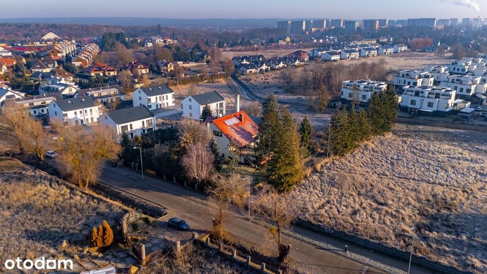 Ogromny dom z dużą działką w świetniej lokalizacji