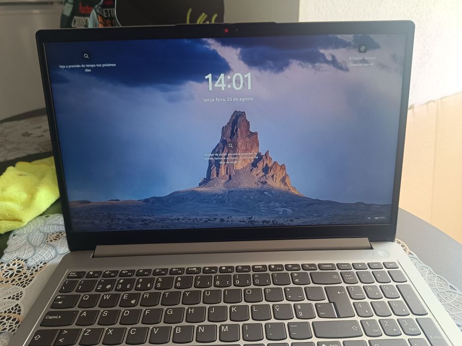 Notebook Lenovo semi novo