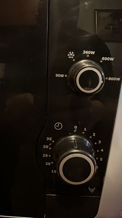 Мікрохвильова пічь Electrolux EMM21000S