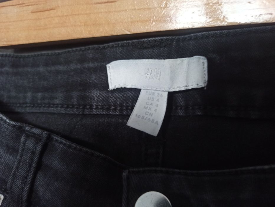 Czarne jeansy H&M