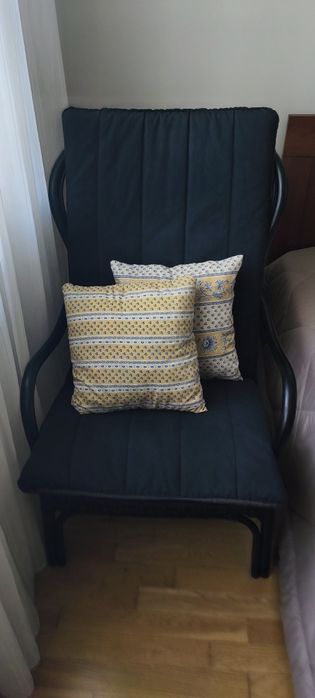 Cadeirão preto IKEA