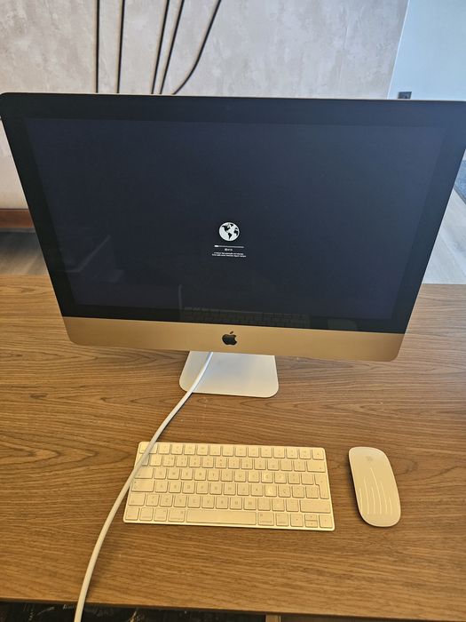 iMac 21.5" Retina 4K (Final 2015) i5 3.1GHz / 8GB RAM + Teclado e Rato Apple