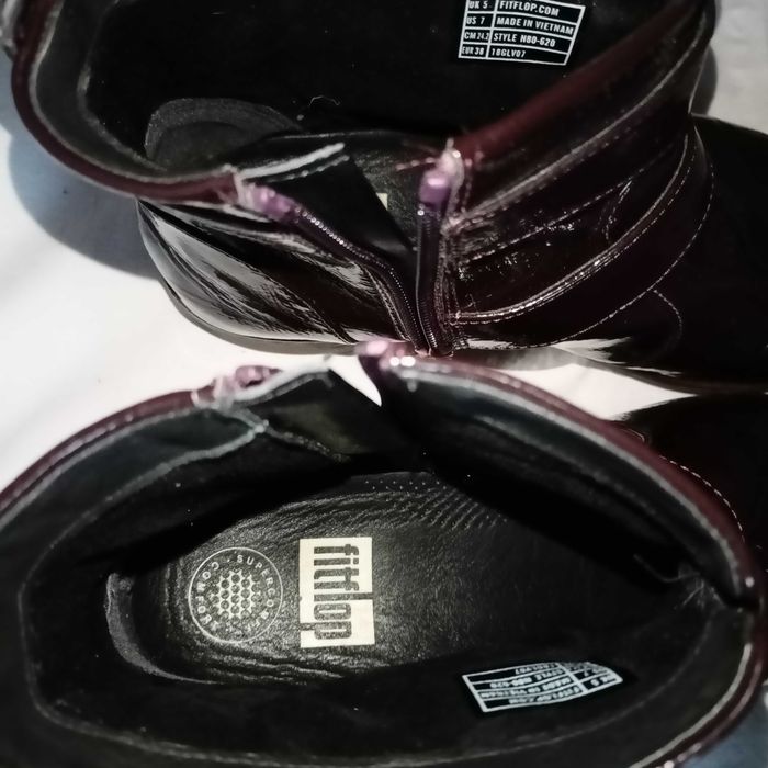 fitflop roz. 38 / UK 5 /- dł. wkł. 24,2 c skóra lakierowana- stan bdb