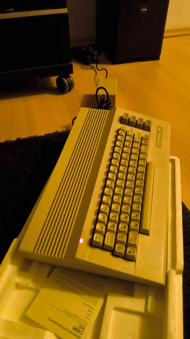 Commodore C64, stan bardzo dobry, mało używany