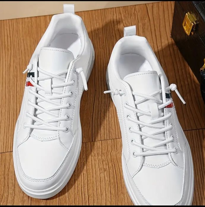 Продам кросівки 40.5розм.26.2см.НОВІ!