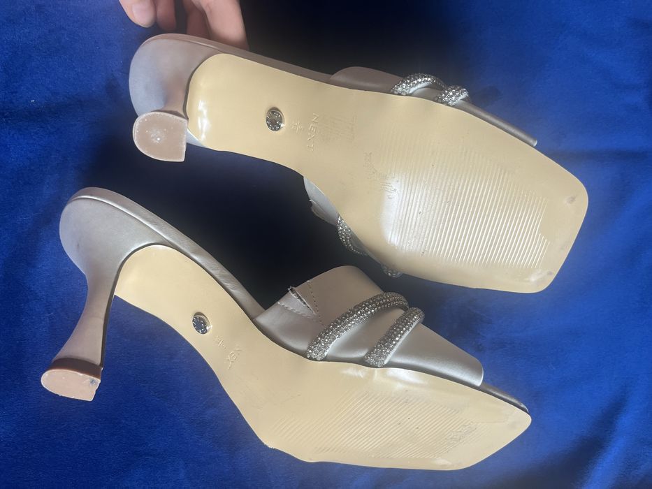 Eleganckie klapki 38