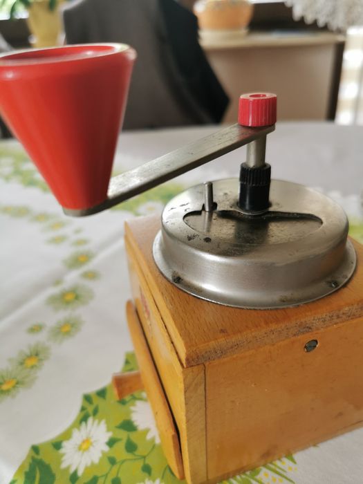 Ręczny drewniany młynek do pieprzu i kawy, lata 60-70