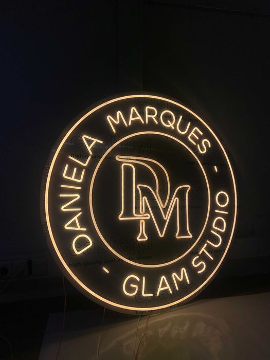 Letreiros em Neon LED Personalizados – Reclames Luminosos Sob Medida