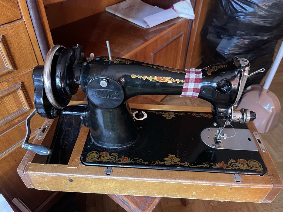 Продам швейную машинку