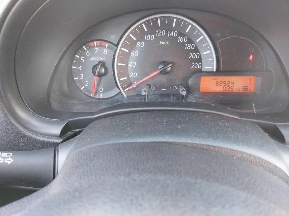 samochód Nissan Micra