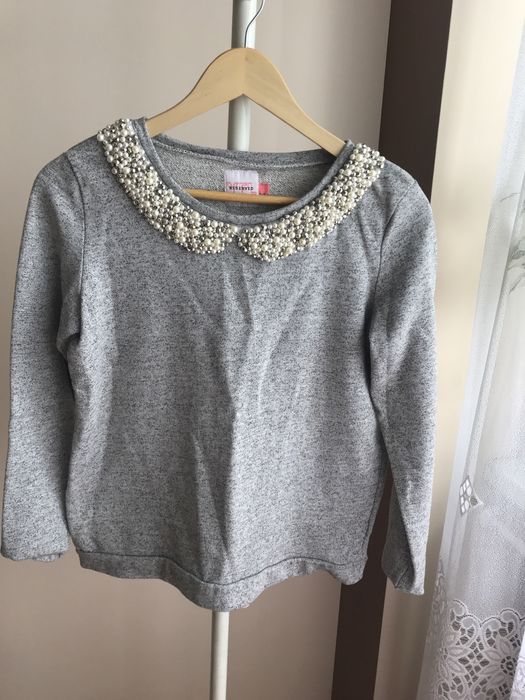 Szara bluza z ozdobnym kołnierzykiem w rozmiarze S/36 marki reserved