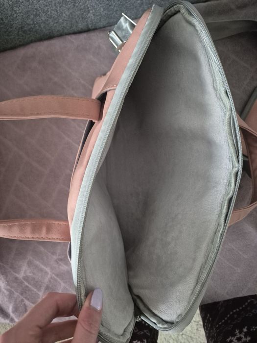 Różowa torba laptop