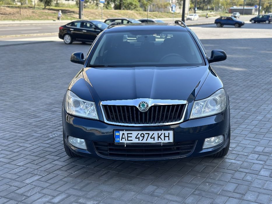 Продам свою Octavia a5 Октавія а5, сам пригоняв з Європи, 1 хазяїн в Україні, зараз авто на доньку зареєстровано, рідний пробіг, хороша комплектація:
- 2х зоний клімат 
- підігрів передніх сидінь 
- мультіруль
- мультимедіа 10' екран 
- камера заднього виду
- задні парктроніки
- ліфт передніх сидінь 
- сітки в багажнику
- 2ш підлога в багажнику.
На 390 к пробігу виконано ТО, замінено зчеплення з маховиком, ГРМ замінено на 360к. Літня гума 2й сезон.
Авто доглянуте з 17 року у одного хазяїна.
Дуже велике прохання - перекурами з своїми геніальними цінами не турбувати! Послідує прохання прослідкувати за російським кораблем!