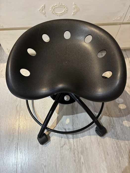 Stołek krzesło taboret obrotowy na kółkach – bez regulacji wysokości