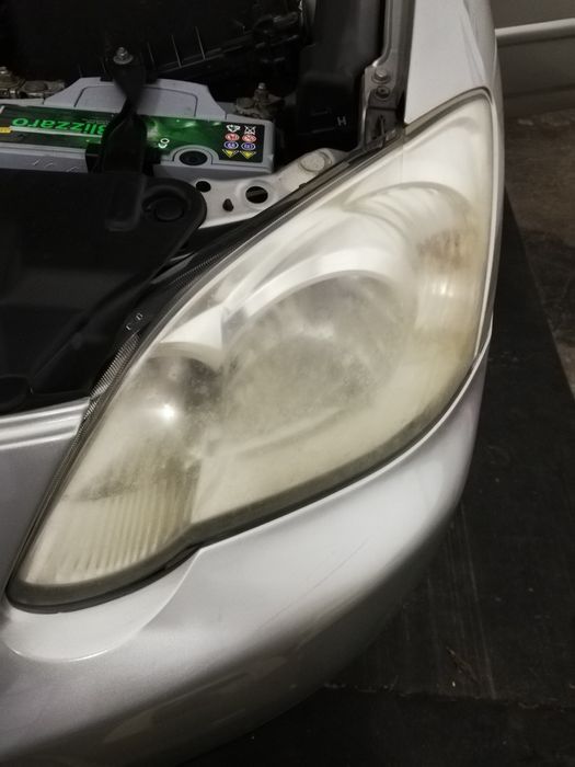 Полировка фар и химчистка авто.