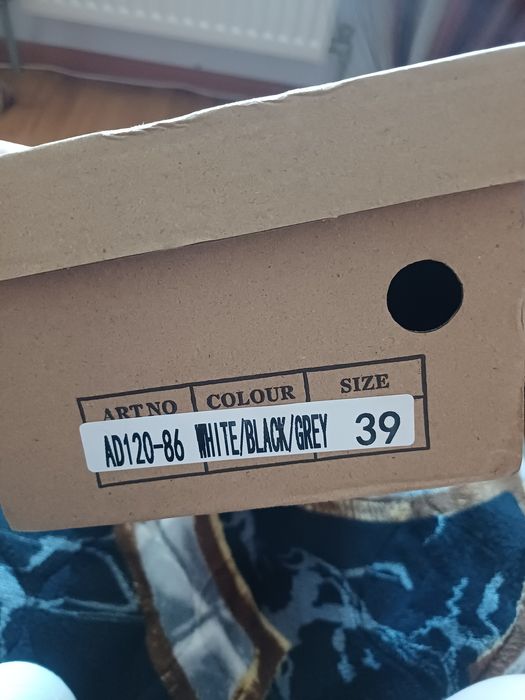 Кросівки 39 натур.шкіра Нові