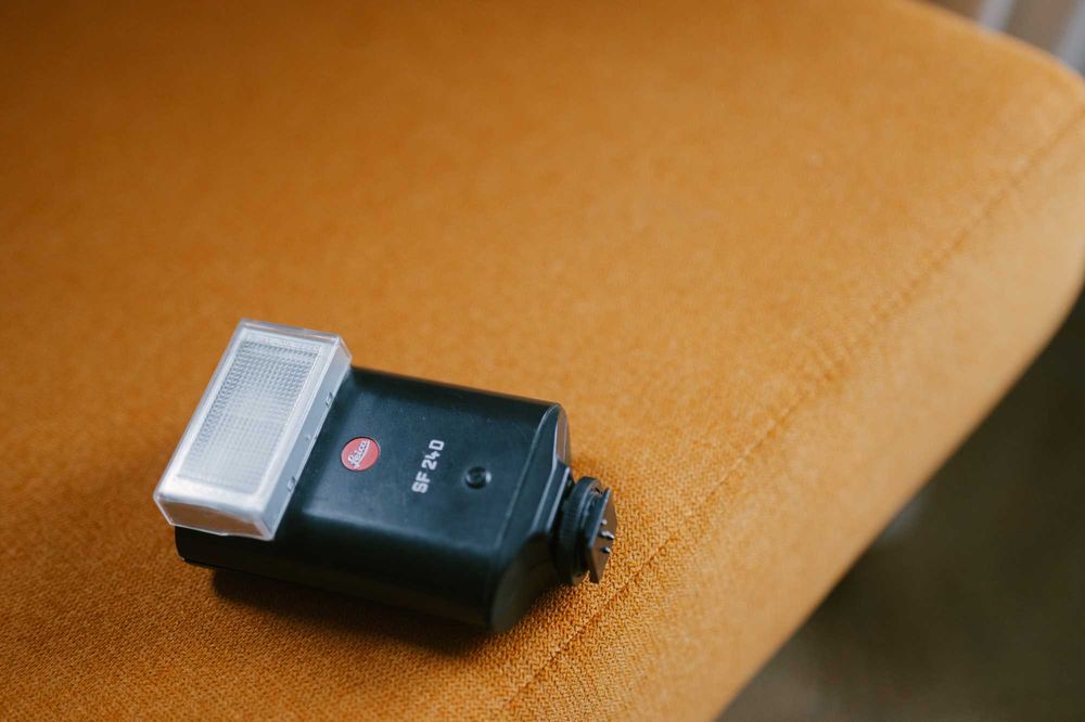 Flash Leica SF 24D com difusor 24/28